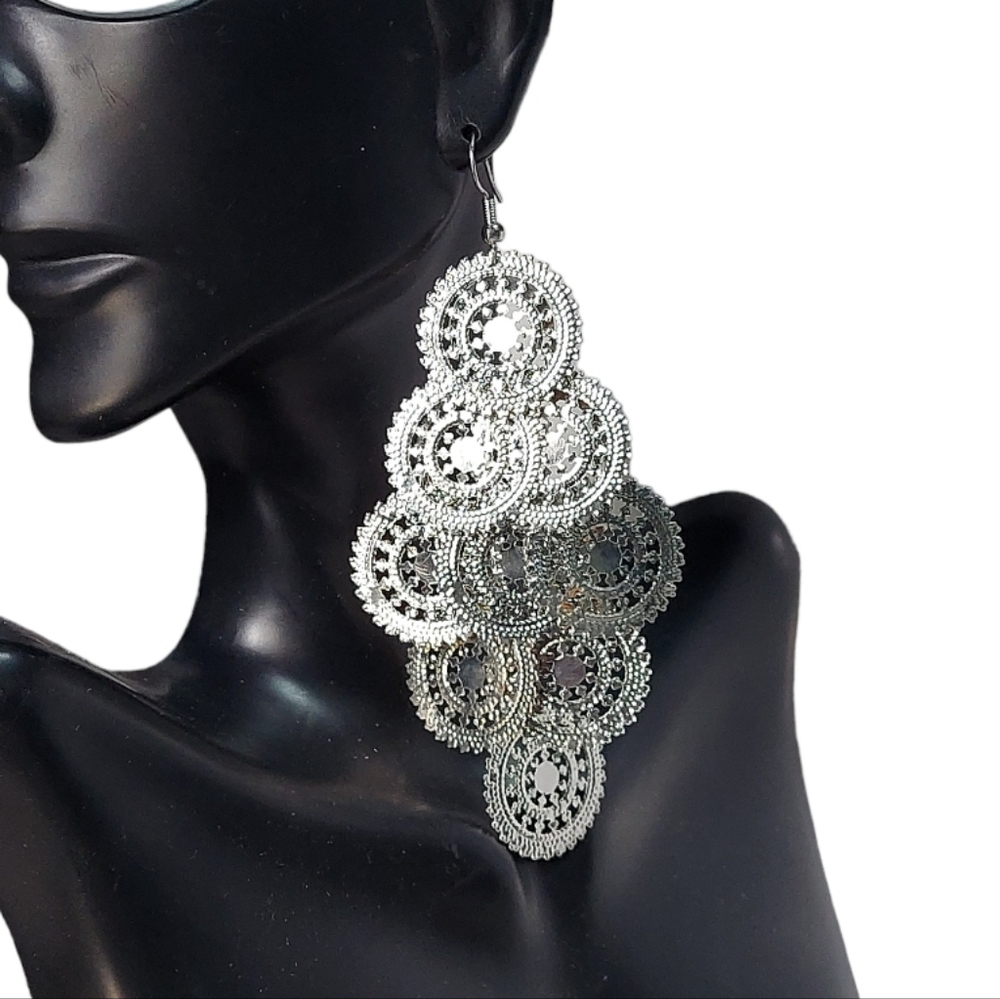 E746 Silvertone Chandelier Drop Earrings